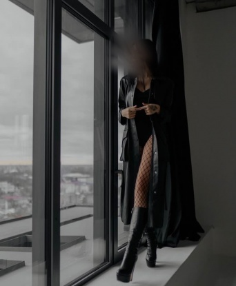 Живу в Москве и готова подарить тебе незабываемые моменты нашей интимной встречи. У меня множество услуг, которые доставят тебе истинное наслаждение, включая массаж, оральные ласки и многое другое. Выполню все твои секретные фантазии и подарю море удовольствия. Отзывы моих клиентов говорят сами за себя - я непревзойденная в своем деле. Посмотри мои фото и увидишь, насколько я сексуальна и соблазнительна. Жду от тебя звонка, чтобы воплотить все твои сокровенные мечты в реальность 🔥 7318, 21 год